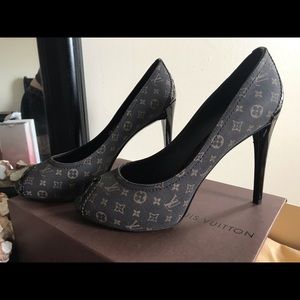 Louis Vuitton Romance Heels